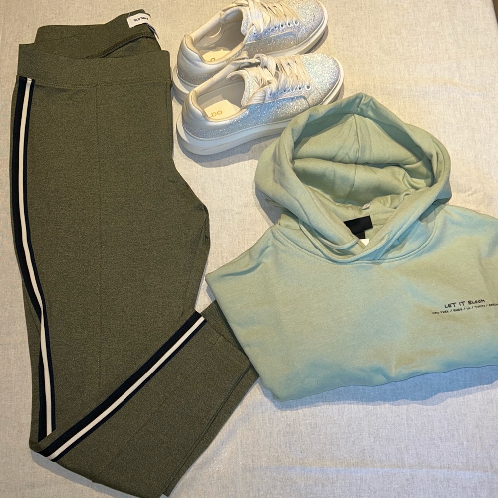 Sweatshirt - Picture 3 of 3